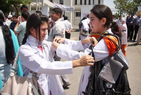Medical students protesting in Pakistan. Courtesy: Pakistan Today
